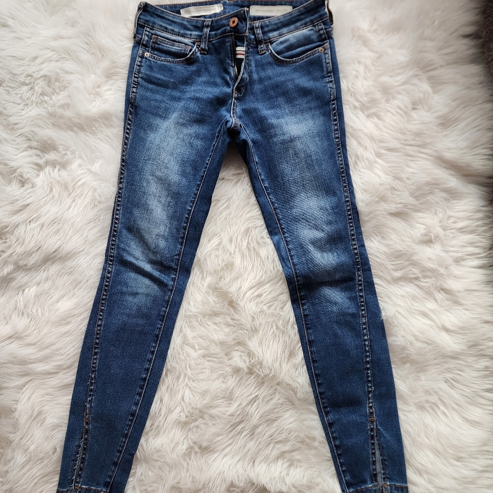 Pilcro and The Letterpress by Anthropologie Mid-Rise Skinny jeans